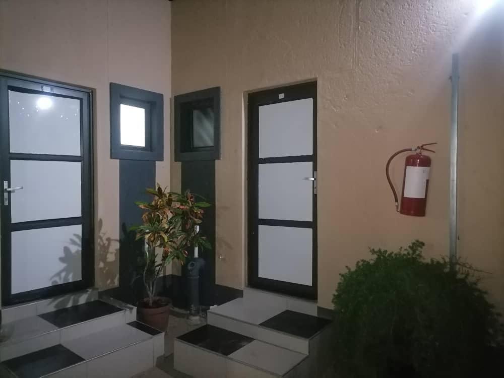 Royal Guesthouse Opuwo Esterno foto