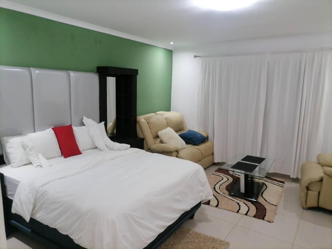Royal Guesthouse Opuwo Esterno foto